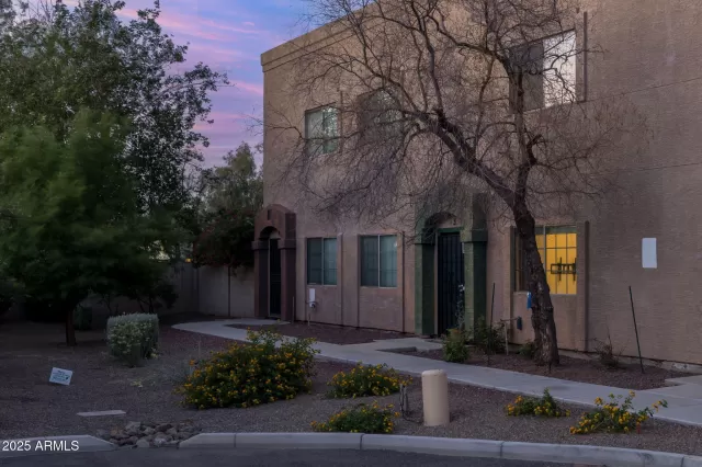 MLS: 6860972 Condo For Sale