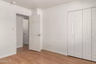 Photo #4: 6861000 Listing