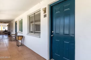 Photo #6: 6861000 Listing