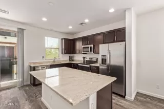 Photo #5: 6861152 Listing