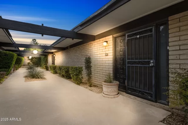 MLS: 6861286 Condo For Sale