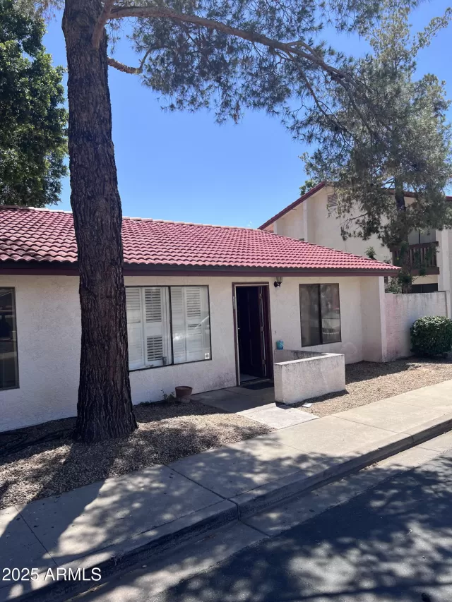 MLS: 6861370 Condo For Sale