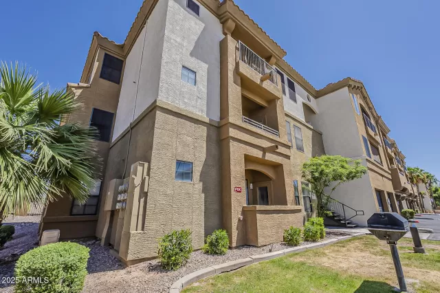 MLS: 6861414 Condo For Sale