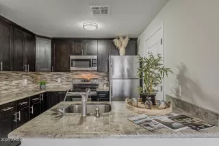 Photo #5: 6861414 Listing