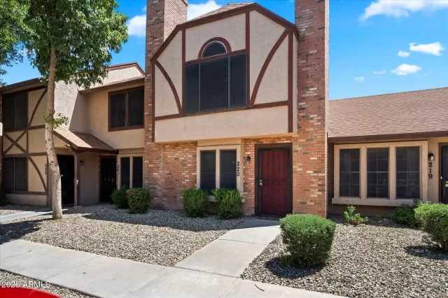 MLS: 6861533 Condo For Sale