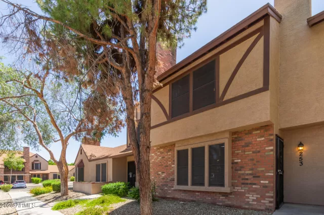 MLS: 6861648 Condo For Sale