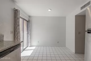 Photo #6: 6861648 Listing