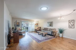 Photo #4: 6861791 Listing