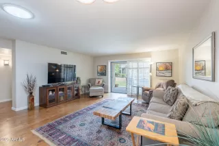 Photo #5: 6861791 Listing