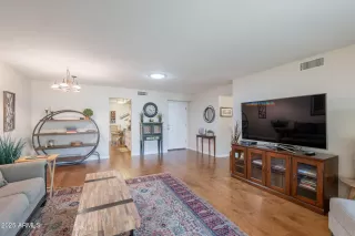 Photo #6: 6861791 Listing