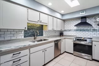 Photo #5: 6861960 Listing 