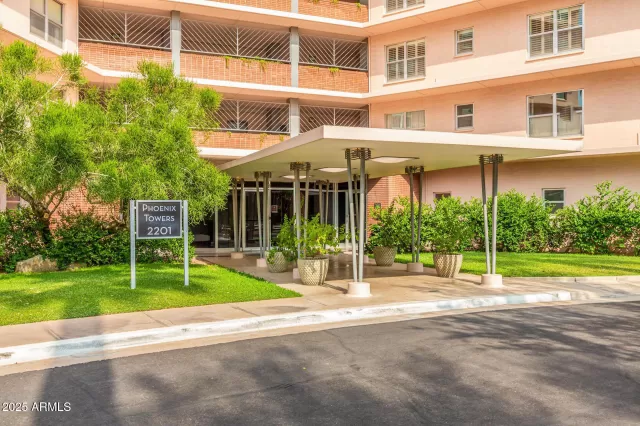 MLS: 6861963 Condo For Sale