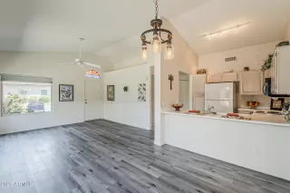 Photo #4: 6861976 Listing