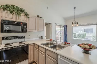 Photo #5: 6861976 Listing