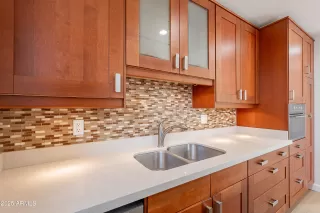 Photo #5: 6861997 Listing