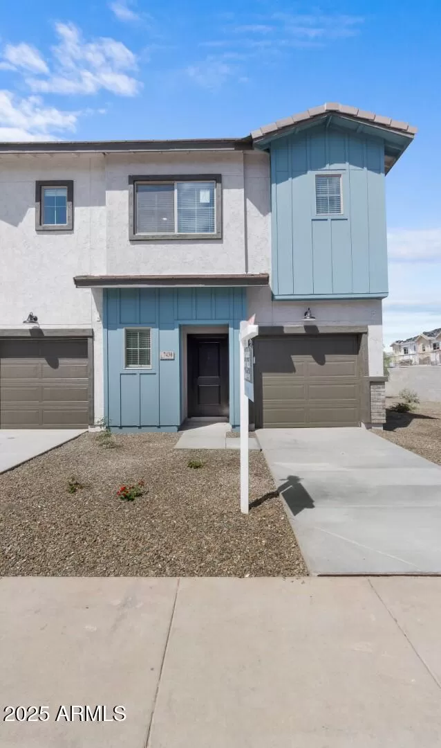 MLS: 6862302 Condo For Sale