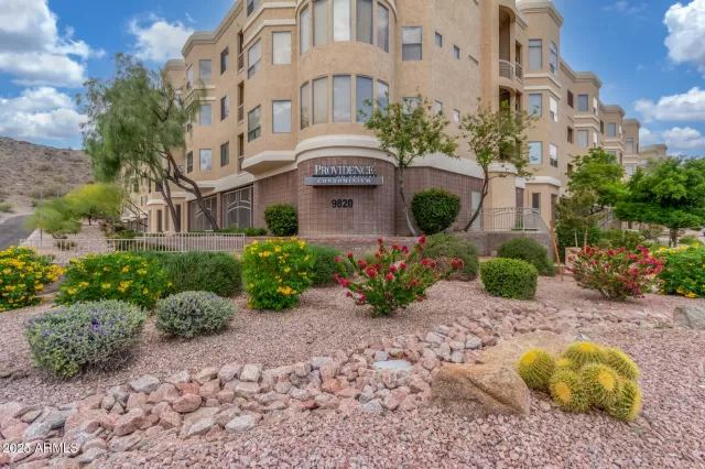 MLS: 6862373 Condo For Sale