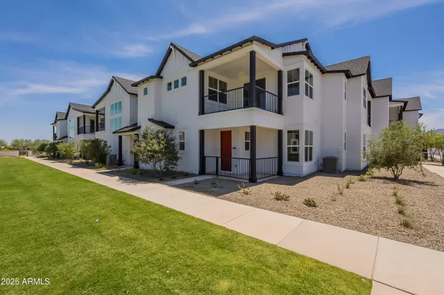 MLS: 6862614 Condo For Sale