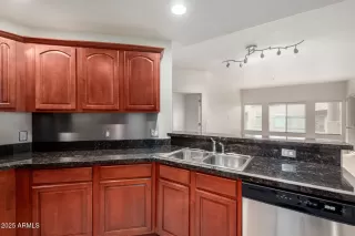 Photo #5: 6862681 Listing