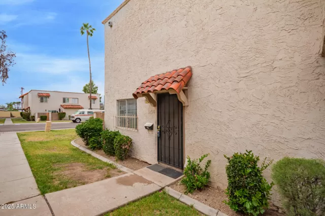 MLS: 6862817 Condo For Sale