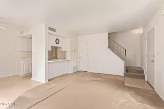 Photo #6: 6862817 Listing