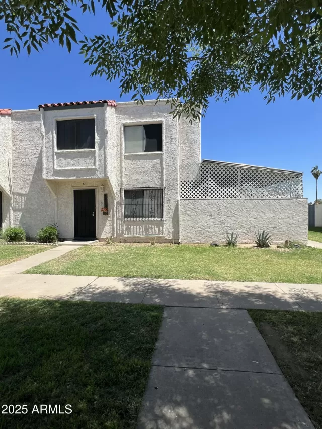 MLS: 6862844 Condo For Sale