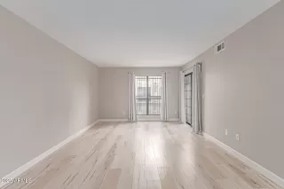 Photo #5: 6863148 Listing 