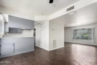 Photo #6: 6863231 Listing 