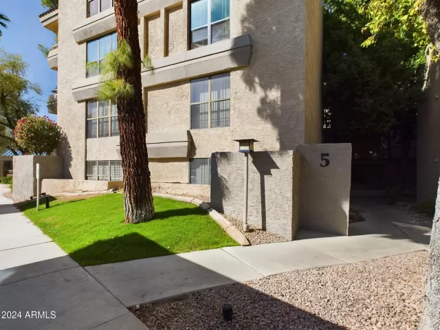 MLS: 6863272 Condo For Sale