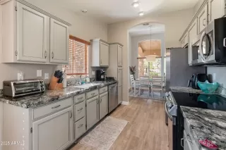 Photo #6: 6863299 Listing