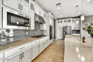 Photo #3: 6863506 Listing