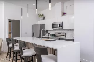 Photo #3: 6863903 Listing