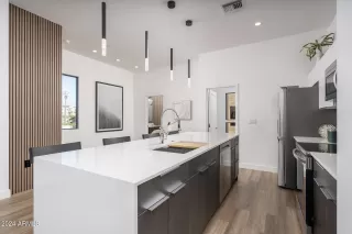 Photo #4: 6863903 Listing