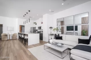 Photo #5: 6863903 Listing