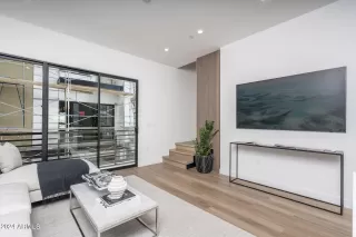 Photo #6: 6863903 Listing