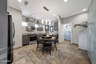 Photo #6: 6863966 Listing