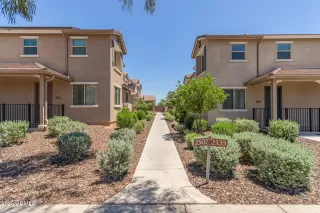 More Details about MLS # 6864509 : 2519 N 73RD DRIVE