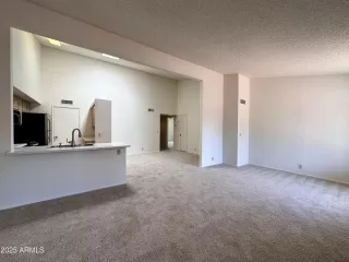 Photo #5: 6864796 Listing