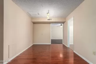 Photo #6: 6865169 Listing