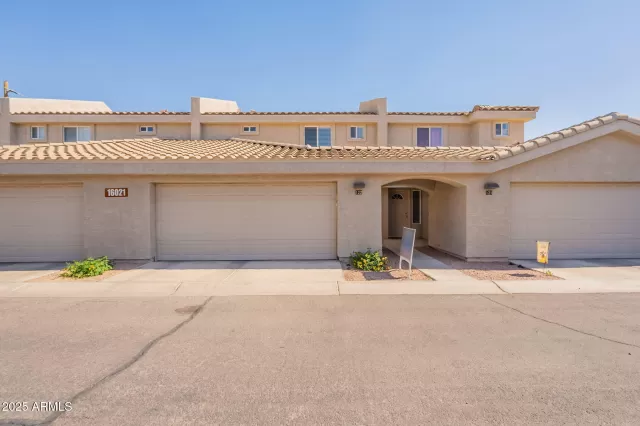 MLS: 6865406 Condo For Sale