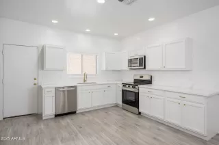 Photo #6: 6865921 Listing 