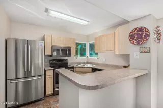 Photo #5: 6866147 Listing