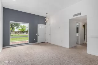 Photo #5: 6866203 Listing