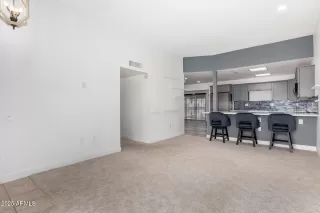 Photo #6: 6866203 Listing