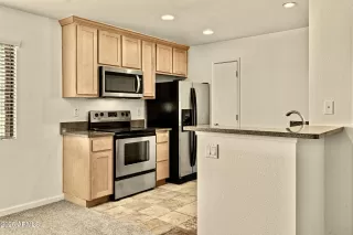 Photo #6: 6866307 Listing