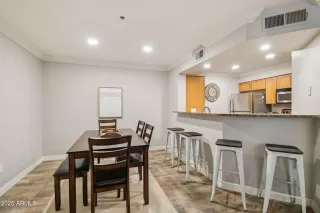 Photo #5: 6866642 Listing