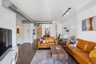 Photo #5: 6866711 Listing