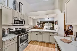 Photo #4: 6866780 Listing