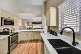 Photo #6: 6866780 Listing