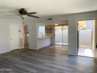 Photo #6: 6867092 Listing